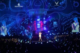 Bí mật phía sau phút thăng hoa của Charlie Puth và dàn nghệ sĩ Việt tại 8 Wonder