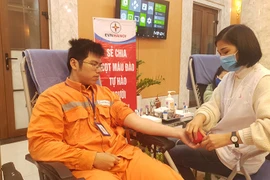 Ngành điện Thủ đô hướng về miền Trung trong tháng tri ân khách hàng