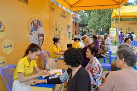 Hàng chục nghìn người cao tuổi khắp cả nước được thăm khám sức khỏe miễn phí