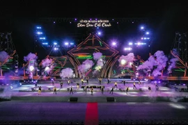 Khán giả trầm trồ trước sân khấu hoành tráng đêm khai mạc Lễ hội du lịch Biển 2021 “Sầm Sơn cất cánh”