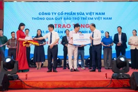 Gần 70.000 hộp sữa được trao tặng trẻ em khó khăn, khởi đầu ‘Tháng của trẻ em’ đầy ý nghĩa