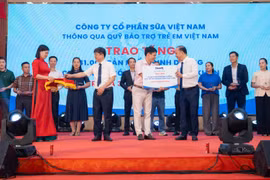 Gần 70.000 hộp sữa được trao tặng trẻ em khó khăn, khởi đầu ‘Tháng của trẻ em’ đầy ý nghĩa
