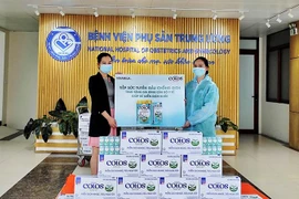 Vinamilk trao tặng 50.000 sản phẩm Vinamilk ColosGold cho con em cán bộ bác sĩ tuyến đầu