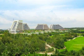 16 xe sang chờ đón golfer trong giải đấu mừng khánh thành khách sạn FLC Grand Hotel Quy Nhon