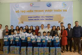 Sữa Cô gái Hà Lan mang dinh dưỡng yêu thương, nâng bước đến trường cho học sinh vùng lũ Quảng Trị