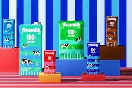 ‘Bắt gặp’ các sản phẩm được ‘thay áo mới’ đầu tiên của Vinamilk tại nhà máy