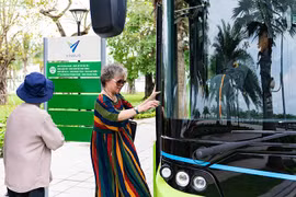 Háo hức khám phá xe buýt điện đầu tiên tại Việt Nam với những trải nghiệm “cực chất”