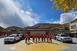 VinFast VF 8 chinh phục Tây Tạng: ‘Tự hào là đoàn xe điện Việt Nam đầu tiên lăn bánh tại Trung Quốc’