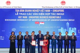 Trường đại học VinUni và Đại học NTU – Singapore ký kết hợp tác liên minh chiến lược