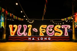 Vui Phết - chợ đêm giải trí ‘bừng sáng’ miền di sản Hạ Long