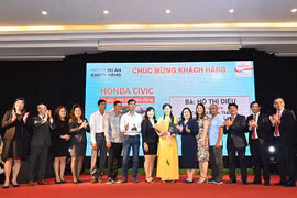 Ô tô Honda Civic trị giá gần 1 tỷ đồng đã được trao tận tay khách hàng của Prudential