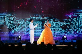 Hàng nghìn khán giả 'phiêu' cùng Bảo Trâm, Anh Tú trong đêm nhạc tại FLC Sầm Sơn