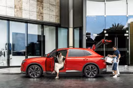 Sạc miễn phí, vận hành mạnh, nội thất rộng: Lý do VF 8 đang là SUV gia đình hot nhất hè này