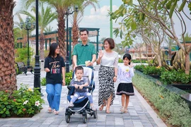 Vừa bàn giao nhà, Vinhomes Ocean Park 2 - The Empire đã rộn ràng lễ hội