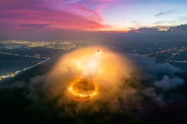 Du khách thích thú lên núi Bà Đen vào buổi tối bởi những trải nghiệm 'độc lạ' này