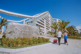 Du lịch nội địa lại 'cháy' phòng, khách rộn rã 'săn' tour chào hè