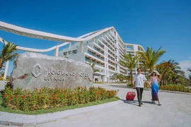 Du lịch nội địa lại 'cháy' phòng, khách rộn rã 'săn' tour chào hè