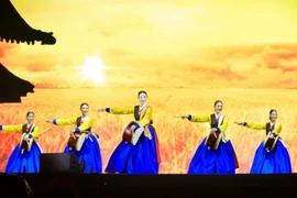 Dàn sao Hàn cùng hàng vạn tín đồ Hallyu khuynh đảo “Trung tâm Hàn Quốc mới tại Hà Nội”