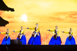 Dàn sao Hàn cùng hàng vạn tín đồ Hallyu khuynh đảo “Trung tâm Hàn Quốc mới tại Hà Nội”