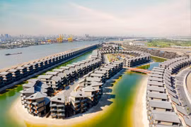 Biệt thự Nhật với biển riêng sau nhà - Chốn đi về của những người biết mình đáng giá