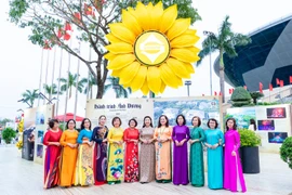 Bông hướng dương khổng lồ hút khách tại Triển lãm 'Đà Nẵng – 50 năm phát triển và hội nhập'