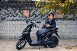 Giới trẻ Việt rủ nhau chuyển sang xe máy điện để 'phủ xanh Việt Nam'