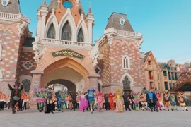 8Wonder mở bán vé – công bố dàn sao Việt biểu diễn cùng Charlie Puth