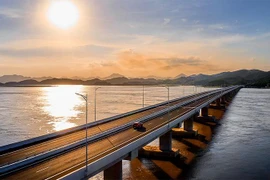 Khám phá tuyến cao tốc Sun Group đầu tư có hệ thống chiếu sáng hiện đại nhất Việt Nam