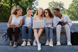 Mùa du học đến gần, không còn nỗi lo phí chuyển tiền