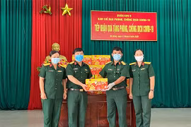 Trà Thanh Nhiệt Dr Thanh tiếp sức đồng bào, chiến sĩ Quân khu 5 và Quân khu 7