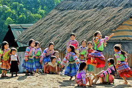 “Sắc màu các dân tộc Việt Nam”