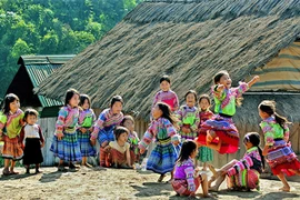 “Sắc màu các dân tộc Việt Nam”