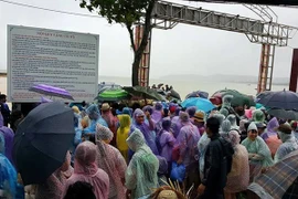 Điều tàu Hải quân giải cứu hơn 1.000 du khách mắc kẹt ở đảo Cô Tô