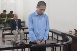 Giết hại dã man người vợ trẻ, rồi bình thản đi uống rượu và "lướt web"