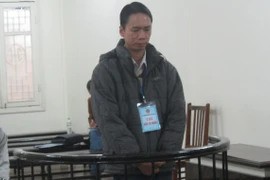 Cán bộ y tế rởm bị "bắt tại trận" vì đụng phải… "người quen"