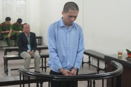 Giết hại dã man người vợ trẻ, rồi bình thản đi uống rượu và "lướt web"