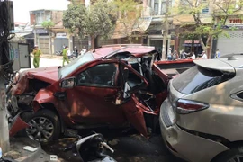 Xe container tuột rơ-moóc gây tai nạn liên hoàn khiến 1 phụ nữ chết thảm