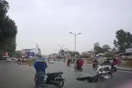 Đi trộm cắp tài sản, một thanh niên bị đánh gục trên tay lái khi bỏ chạy