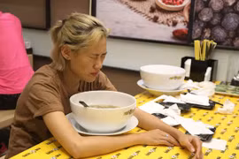 Thí sinh Cuộc đua kỳ thú "phồng mồm, trợn mắt" ăn bát phở dành cho 4 người