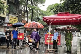 Thực hiện thắng lợi ‘mục tiêu kép, giữ vững ổn định chính trị xã hội, yên ổn lòng dân