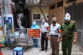 Hà Nội: 24 tiếng đồng hồ đầu tiên ở khu vực cách ly Covid nam bệnh nhân 9 tháng tuổi