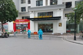 Tổ chức kiểm soát chặt chẽ 24/24h người ra vào các tòa chung cư cao tầng