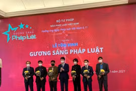 Tôn vinh 50 Gương sáng pháp luật