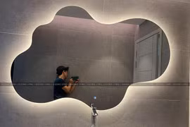 Tô điểm không gian sống với gương đèn LED