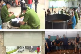 Đột kích ổ cờ bạc ‘khủng’, tóm gọn hàng chục đối tượng cùng…2 con gà