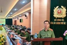 Cấp ủy, lãnh đạo, chỉ huy, nhất là người đứng đầu phải thực sự gương mẫu