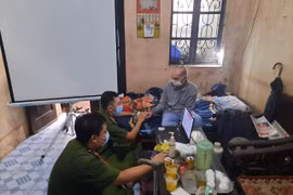 Hình ảnh đẹp của chiến sỹ Công an quận Hà Đông trong ‘chiến dịch’ cấp Căn cước công dân