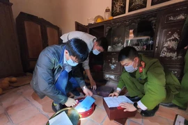 Bắt giam nguyên chủ tịch xã lừa đảo bán đất