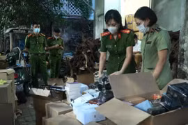 Chủ lô hàng hơn 11.000 sản phẩm nước hoa nhãn mác ngoại khai giá bán 40.000 đồng/ lọ