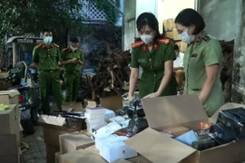 Chủ lô hàng hơn 11.000 sản phẩm nước hoa nhãn mác ngoại khai giá bán 40.000 đồng/ lọ